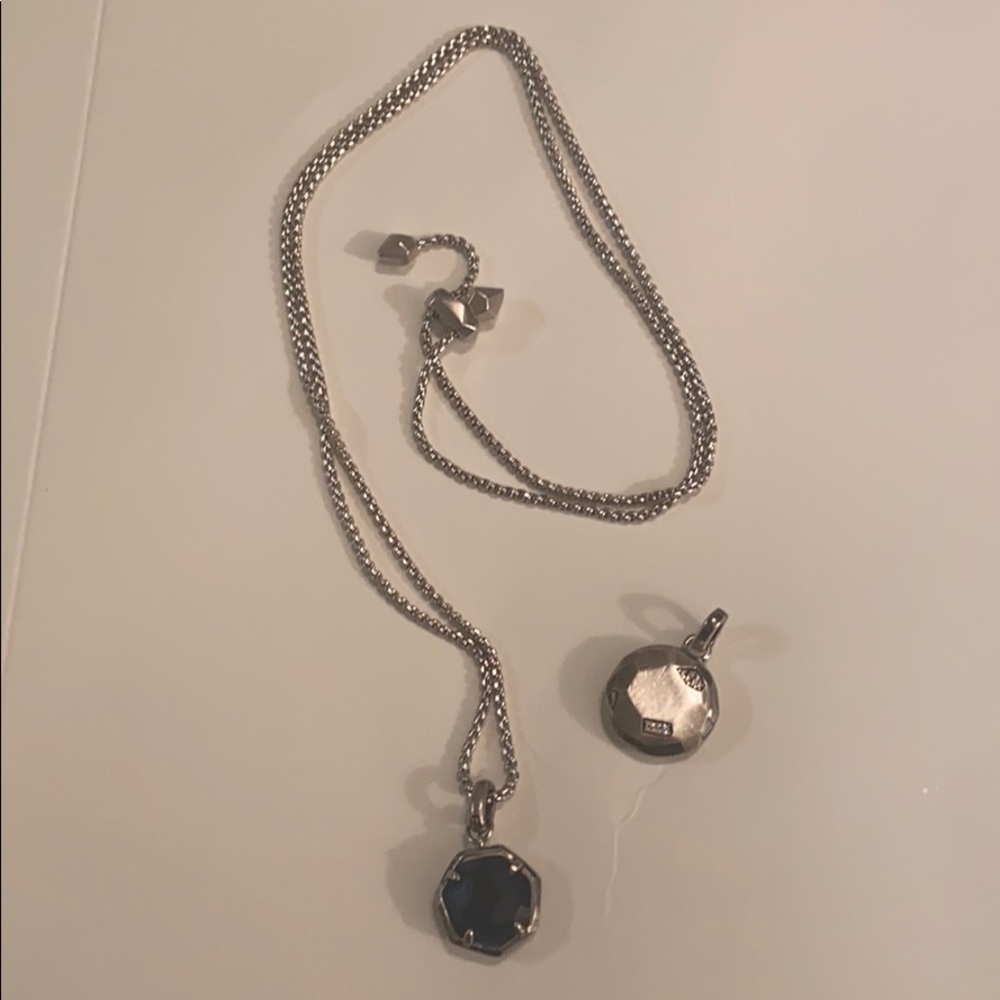 Kendra Scott necklace